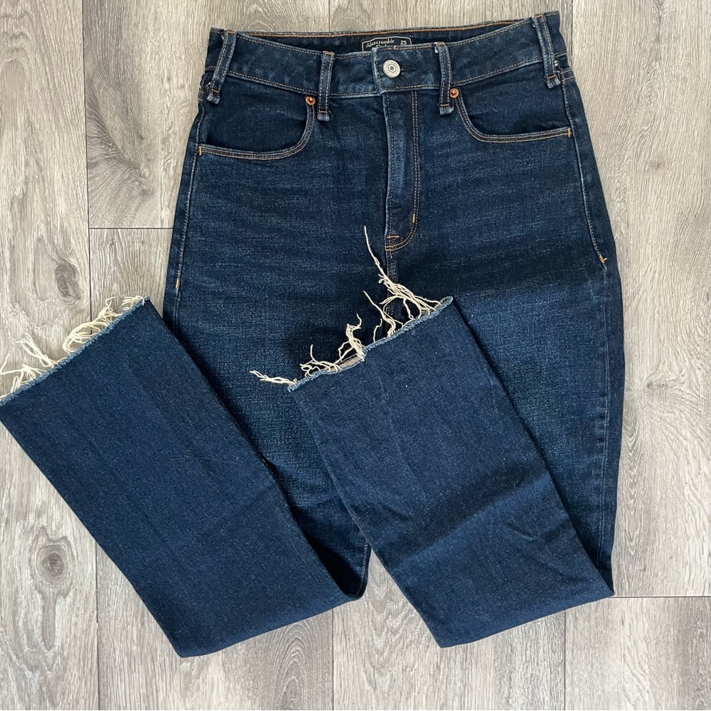 Abercrombie and Fitch high rise ankle flare dark jeans size 25 0